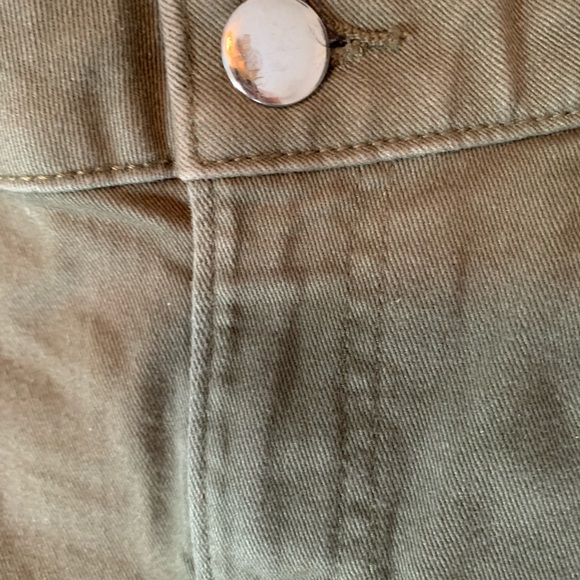 Khaki green H&M jean shorts, in size 4. - Picture 4 of 4